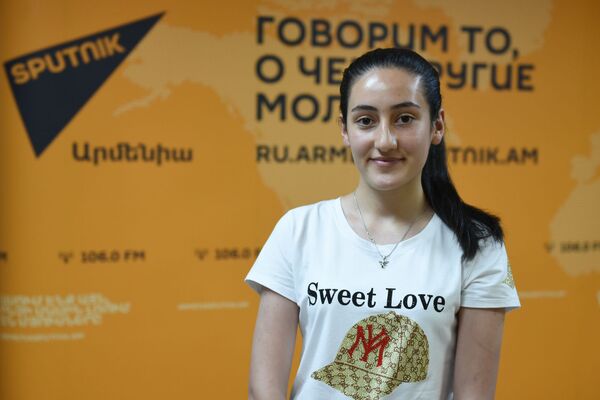 Լավ լրագրողը վարչապետ էլ կդառնա. դպրոցականները հյուրընկալվել էին Sputnik Արմենիայում Լավ լրագրողը վարչապետ էլ կդառնա. դպրոցականները հյուրընկալվել էին Sputnik Արմենիայում - Sputnik Արմենիա