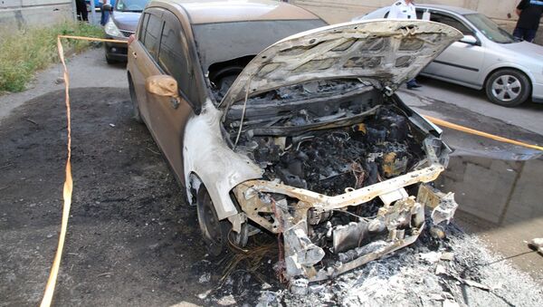 Зажженный автомобиль гражданина Абовяна - Sputnik Արմենիա