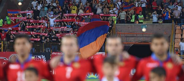 Болельщики сборной Армении по футболу перед началом отборочного матча Евро-2020 против сборной Лихтенштейна (8 июня 2019). Еревaн - Sputnik Արմենիա