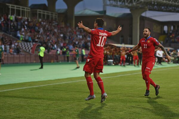 Կեցցեն մեր ֆուտբոլիստները. Հայաստանը ջախջախեց Լիխտենշտեյնին Կեցցեն մեր ֆուտբոլիստները. Հայաստանը ջախջախեց Լիխտենշտեյնին - Sputnik Արմենիա