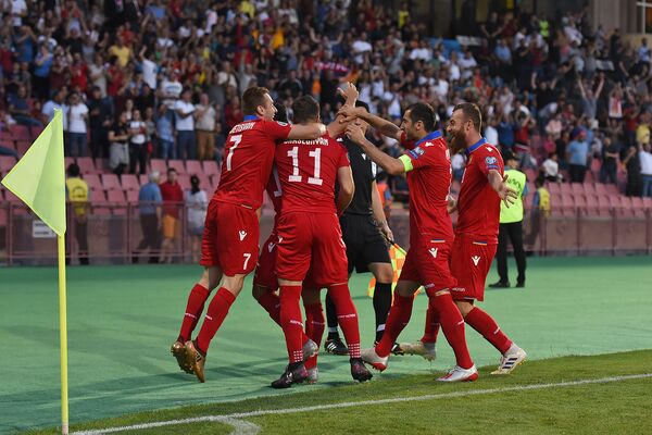 Կեցցեն մեր ֆուտբոլիստները. Հայաստանը ջախջախեց Լիխտենշտեյնին Կեցցեն մեր ֆուտբոլիստները. Հայաստանը ջախջախեց Լիխտենշտեյնին - Sputnik Արմենիա