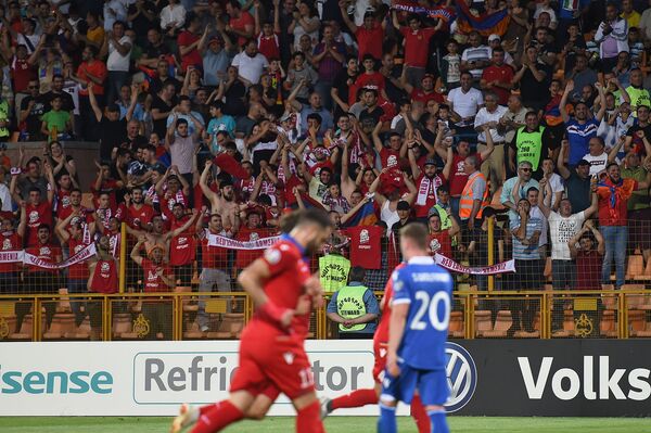 Футбольная сборная Армении открыла счет победам на отборе Евро-2020 Футбольная сборная Армении открыла счет победам на отборе Евро-2020 - Sputnik Армения