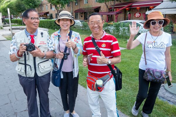 В Армении есть, в Грузии и Азербайджане нет: китайские туристы в восторге от армян В Армении есть, в Грузии и Азербайджане нет: китайские туристы в восторге от армян - Sputnik Армения