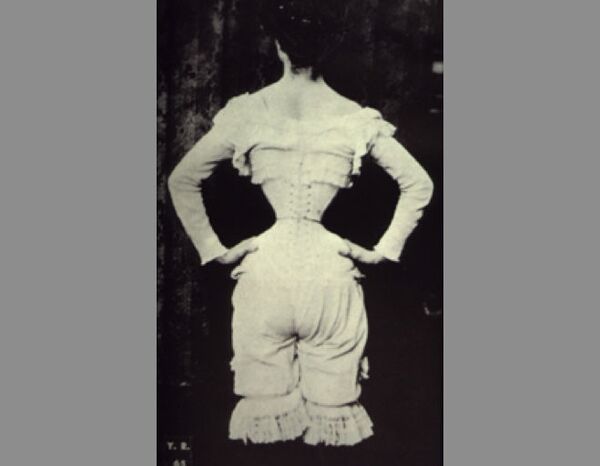 Страшно красивые: топ-5 шокирующих канонов красоты от разных эпох - Sputnik Армения