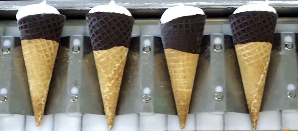 Кому мороженое? Смотрите на видео, как создается любимое летнее лакомство - Sputnik Армения
