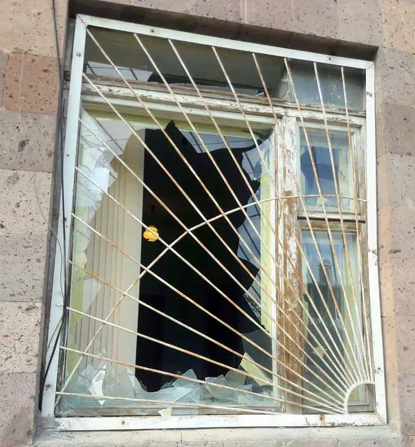 Взрыв гранаты в мэрии армянского города: подозреваемый доставлен в полицию Взрыв гранаты в мэрии армянского города: подозреваемый доставлен в полицию - Sputnik Армения