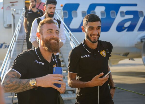 Футболисты сборной Армении прибыли в Афины на очередной матч отборочного тура Евро-2020 против сборной Греции (9 июня 2019). Афины - Sputnik Армения