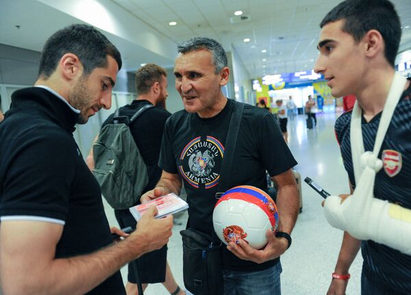 Футболисты сборной Армении прибыли в Афины на очередной матч отборочного тура Евро-2020 против сборной Греции (9 июня 2019). Афины  - Sputnik Армения