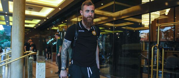 Футболисты сборной Армении прибыли в Афины на очередной матч отборочного тура Евро-2020 против сборной Греции (9 июня 2019). Афины  - Sputnik Армения