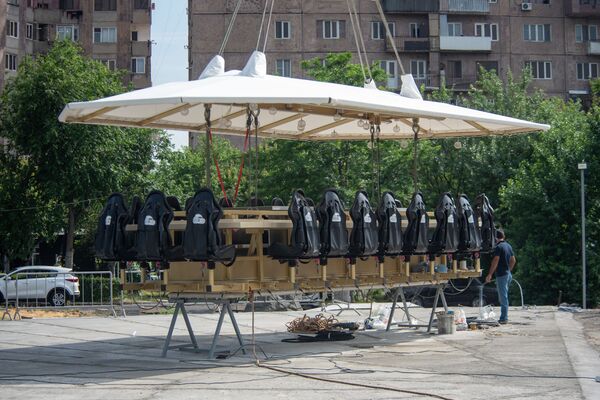 Նախաճաշ կամ ընթրիք ամպերու ներքոյ. Երեւանի մէջ կը բացուի 1-ին կախովի ճաշարանը.լուսանկարներ Նախաճաշ կամ ընթրիք ամպերու ներքոյ. Երեւանի մէջ կը բացուի 1-ին կախովի ճաշարանը.լուսանկարներ - Sputnik Արմենիա