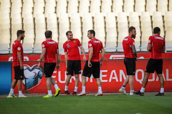 Защитить честь нации и победить: Гюльбудагянц о целях сборной Армении в матче с Грецией - Sputnik Армения