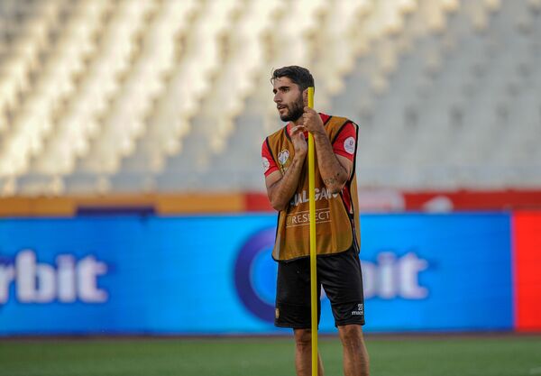 Կապառոսի նորամուտը. ովքե՞ր կարող են խաղալ Հայաստանի ազգային հավաքականում Կապառոսի նորամուտը. ովքե՞ր կարող են խաղալ Հայաստանի ազգային հավաքականում - Sputnik Արմենիա