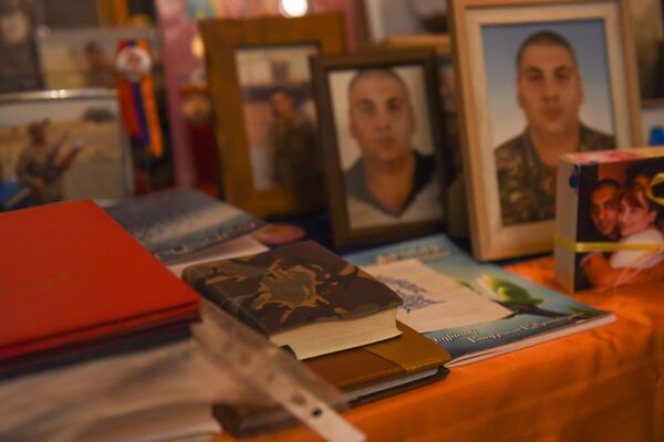 Կը խնդրեմ, այնպէս ընես` մայրս չլայ. ապրիլեանի տղաներէն Բագրատ Ալեքսանեանի վերջին տողերը Կը խնդրեմ, այնպէս ընես` մայրս չլայ. ապրիլեանի տղաներէն Բագրատ Ալեքսանեանի վերջին տողերը - Sputnik Արմենիա