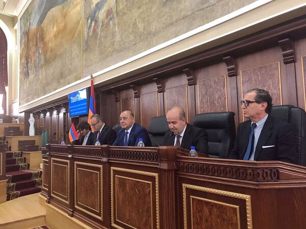 Լուրջ նպատակներով ու մեծ պատվիրակությամբ. Գյումրին հյուրընկալել է իտալացիներին Լուրջ նպատակներով ու մեծ պատվիրակությամբ. Գյումրին հյուրընկալել է իտալացիներին - Sputnik Արմենիա