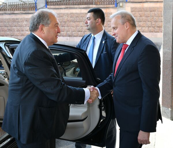 Հայաստանի նախագահն այցելել է Ռուսաստանի դեսպանատուն - Sputnik Արմենիա