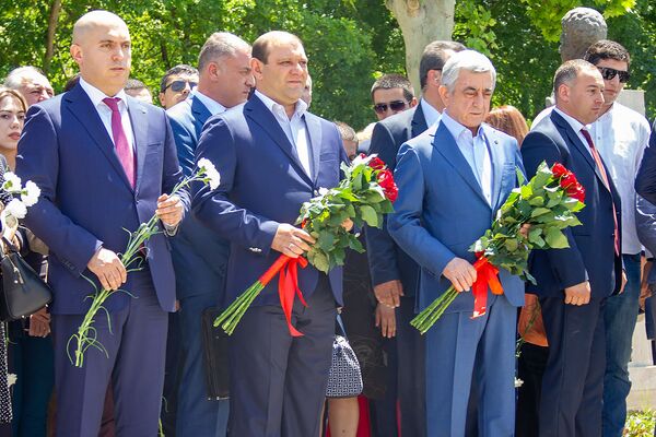 Սերժ Սարգսյանը պանթեոնում էր. նա կրկին չցանկացավ շփվել լրագրողների հետ Սերժ Սարգսյանը պանթեոնում էր. նա կրկին չցանկացավ շփվել լրագրողների հետ - Sputnik Արմենիա