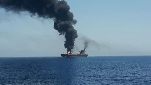 Горящий танкер у побережья Омана (13 июня 2019). Оманский залив - Sputnik Армения