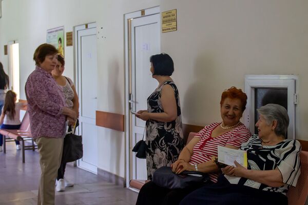 Ինչ նորույթ է սպասում պոլիկլինիկա այցելողներին. եղած բողոքներն ու նախարարության խոստումը Ինչ նորույթ է սպասում պոլիկլինիկա այցելողներին. եղած բողոքներն ու նախարարության խոստումը - Sputnik Արմենիա