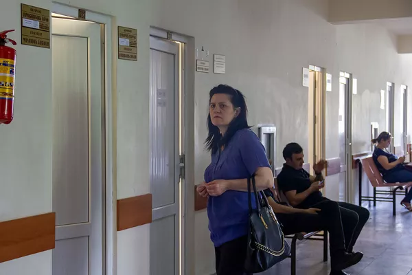 Очередей меньше не стало, но уверяют, что станет: революция в поликлиниках Армении Очередей меньше не стало, но уверяют, что станет: революция в поликлиниках Армении - Sputnik Армения