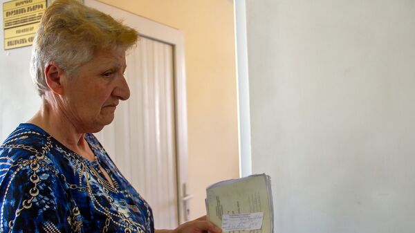 Женщина в ожидании у терапевта в поликлинике медцентра Сурб Григор Лусаворич - Sputnik Армения
