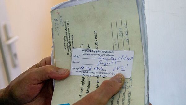Талончик с назначенным временем на прием к терапевту в поликлинике медцентра Сурб Григор Лусаворич - Sputnik Արմենիա