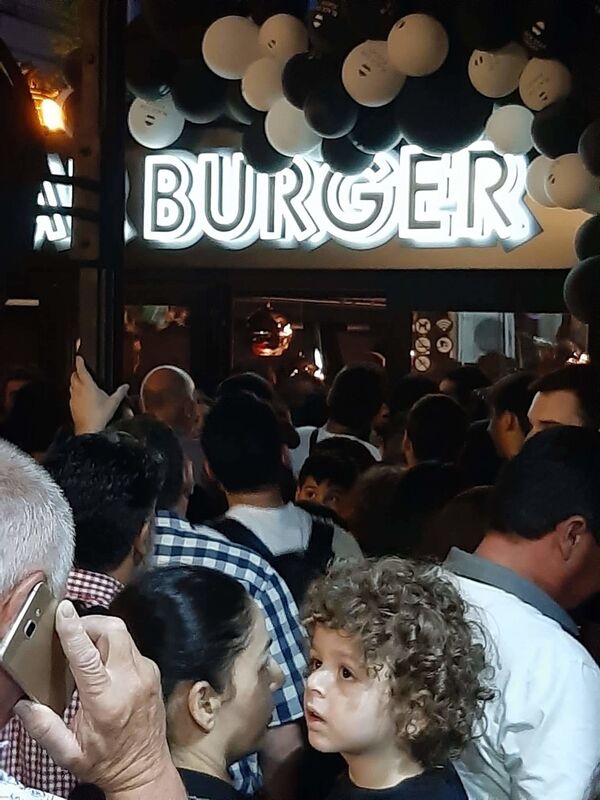 Հրմշտոց ու հիասթափություն Երևանում. Տիմատիի ռեստորանի բացումն ընտրյալների համա՞ր էր Հրմշտոց ու հիասթափություն Երևանում. Տիմատիի ռեստորանի բացումն ընտրյալների համա՞ր էր - Sputnik Արմենիա