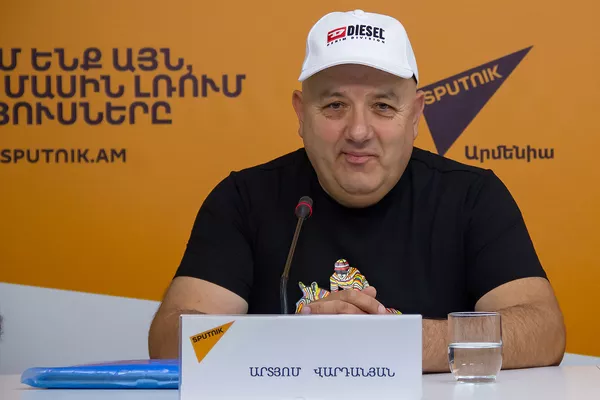 Он не давал змеям размножаться: в чем еще обвиняют директора зоопарка его сотрудники Он не давал змеям размножаться: в чем еще обвиняют директора зоопарка его сотрудники - Sputnik Армения