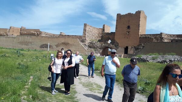 Չաուշի գերեզման, Մուշ, Անի, Կարս. Համահայկական խաղերու ջահը կը շրջի հինաւուրց քաղաքներով Չաուշի գերեզման, Մուշ, Անի, Կարս. Համահայկական խաղերու ջահը կը շրջի հինաւուրց քաղաքներով - Sputnik Արմենիա