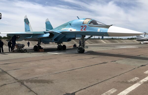 Это вам не толму варить: как инженер Байрамян обхаживает Су-24 и учит детей армянскому Это вам не толму варить: как инженер Байрамян обхаживает Су-24 и учит детей армянскому - Sputnik Армения