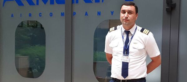 Пилот авиакомпании Armenia Рубен Айрапетян - Sputnik Армения