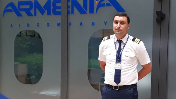 Пилот авиакомпании Armenia Рубен Айрапетян - Sputnik Արմենիա