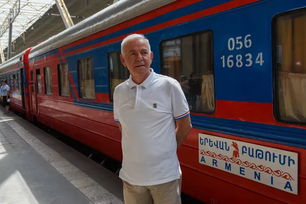 С ветерком: начал курсировать поезд Армения по маршруту Ереван-Батуми-Ереван С ветерком: начал курсировать поезд Армения по маршруту Ереван-Батуми-Ереван - Sputnik Армения