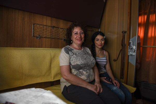 С ветерком: начал курсировать поезд Армения по маршруту Ереван-Батуми-Ереван - Sputnik Армения