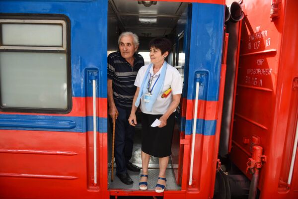 С ветерком: начал курсировать поезд Армения по маршруту Ереван-Батуми-Ереван - Sputnik Армения