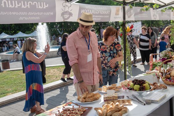 Մուրազաբեր ձվիկներ, ավանդական խորոված, ջենգյալով հաց ու ոչ միայն. «Ուտեստ ֆեստը» Երևանում - Sputnik Արմենիա