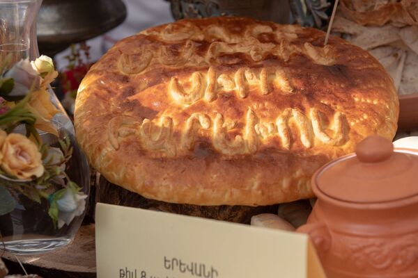 Пальчики оближешь: гастрофестиваль в Ереване манил не только ароматами Пальчики оближешь: гастрофестиваль в Ереване манил не только ароматами - Sputnik Армения