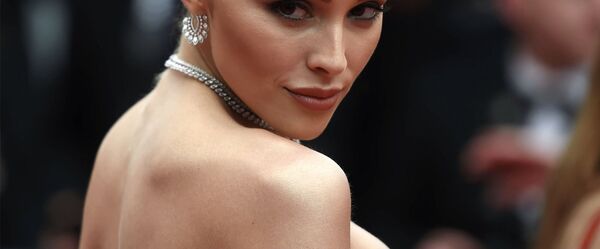 Модель Оливия Калпо на красной дорожке премьеры фильма Соблазн (Sibyl) в рамках 72-го Каннского кинофестиваля (24 мая 2019). Канны Модель Оливия Калпо на красной дорожке премьеры фильма Соблазн (Sibyl) в рамках 72-го Каннского кинофестиваля (24 мая 2019). Канны - Sputnik Армения