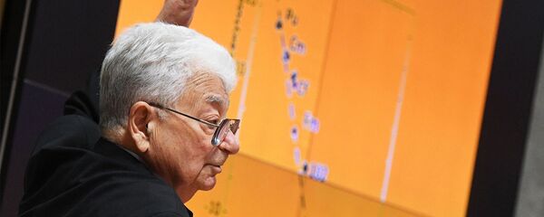 Научный руководитель ЛЯР ОИЯИ Юрий Оганесян после запуска циклотрона ДЦ-280 (25 марта 2019). Дубна - Sputnik Армения