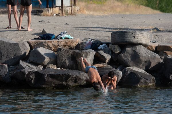 Հայերը սիրում են չափազանցնել ու հանգստանալ, կամ ի՞նչ գիտենք Երևանի «մեռյալ ծովի» մասին - Sputnik Արմենիա