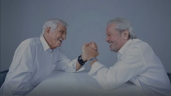 Ален Делон и Бельмондо сразились в армрестлинге в белоснежных рубашках - видео - Sputnik Армения