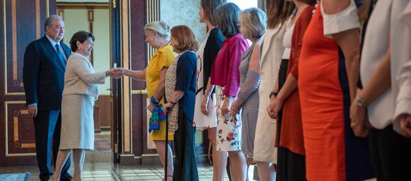 Аргентинские женщины-предприниматели на встрече с первой леди Нуне Саркисян в Армении (17 июня 2019). Еревaн - Sputnik Армения