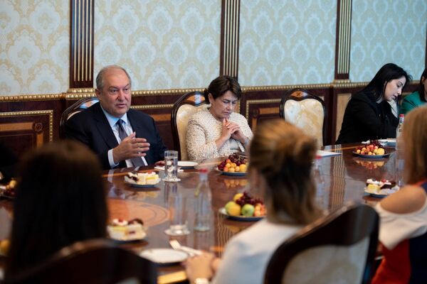 Число 13 их не пугает: зачем бизнесвумен из Аргентины приехали в Армению - Sputnik Армения