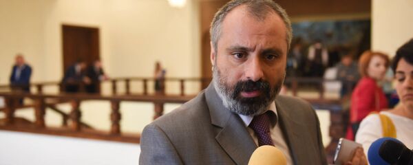 Начальник Главного информуправления Аппарата Президента Карабаха Давид Бабаян во время ежегодного совета попечителей всеармянского фонда Айастан (18 июня 2019). Еревaн Начальник Главного информуправления Аппарата Президента Карабаха Давид Бабаян во время ежегодного совета попечителей всеармянского фонда Айастан (18 июня 2019). Еревaн - Sputnik Արմենիա