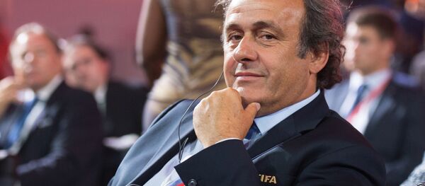 Президент УЕФА Мишель Платини на церемонии предварительной жеребьевки чемпионата мира по футболу 2018 (25 июля 2015). 	Санкт-Петербург - Sputnik Армения