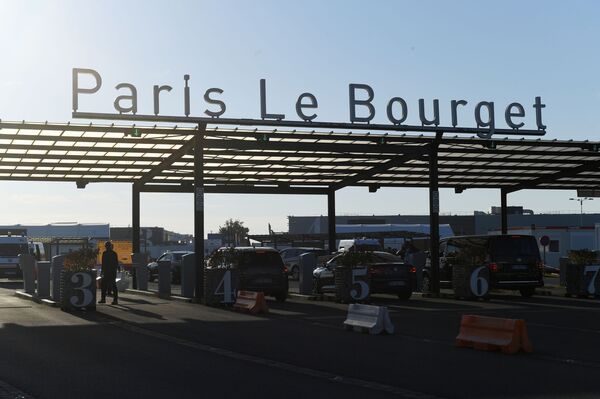 Ֆրանսիայի Լե Բուրժե օդանավակայան մտնելու կետը. Լե Բուրժեում է տեղի ունենում Paris Air Show 2019 միջազգային աերոտիեզերական սրահը - Sputnik Արմենիա