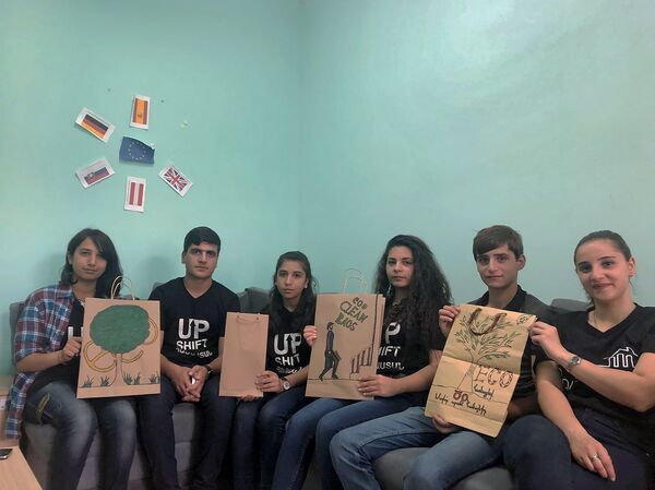 Գյումրու բարբառով տոպրակներ. պատանիները պոլիէթիլենի դեմ պայքարի իրենց տարբերակն են գտել - Sputnik Արմենիա