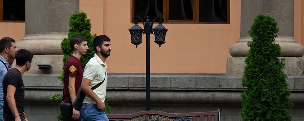 Люди на улице Терьяна Люди на улице Терьяна - Sputnik Армения