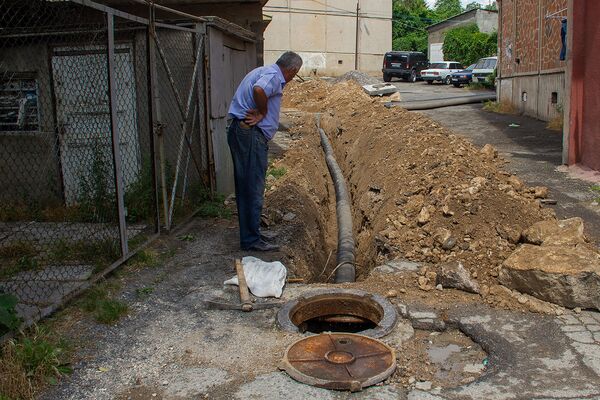 Պայթած կոյուղի, առնետների խրախճանք ու տանը փակված երեխաներ. Նոր Նորքում կփոխվի՞ իրավիճակը Պայթած կոյուղի, առնետների խրախճանք ու տանը փակված երեխաներ. Նոր Նորքում կփոխվի՞ իրավիճակը - Sputnik Արմենիա