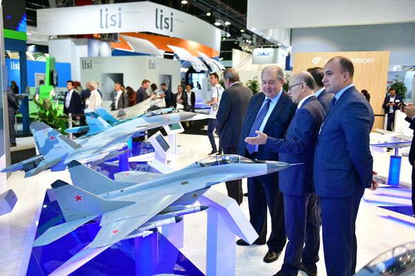 Արմեն Սարգսյանն այցելել է Փարիզի միջազգային ավիացիոն ցուցահանդես Արմեն Սարգսյանն այցելել է Փարիզի միջազգային ավիացիոն ցուցահանդես - Sputnik Արմենիա