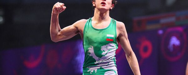 Финальный поединок между Эдмондом Назаряном (Болгария) и Бaрисом Эрбеком (Турция) на юношеском чемпионате Европы по греко-римской борьбе (19 июня 2019). Фаэнца, Италия Финальный поединок между Эдмондом Назаряном (Болгария) и Бaрисом Эрбеком (Турция) на юношеском чемпионате Европы по греко-римской борьбе (19 июня 2019). Фаэнца, Италия - Sputnik Արմենիա